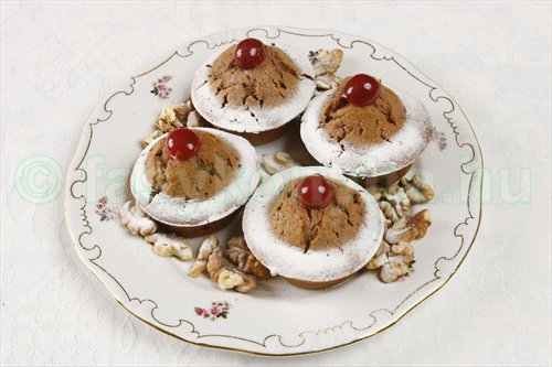 Diós-meggyes muffin 