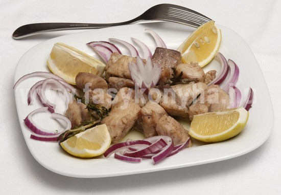 menu Tiszacsegei olajos harcsa lilahagymval fill 550x381