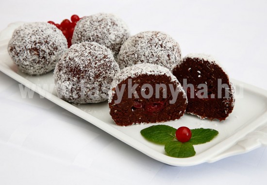 desszert Meggyes kókuszbomba 