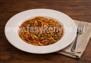 Zöldborsós nyúlpörkölt, spagettivel 