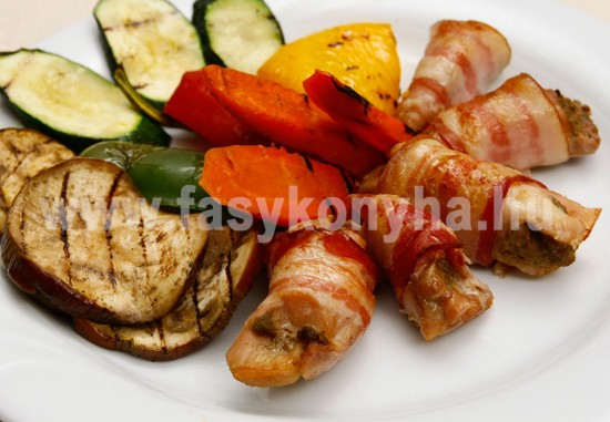 foetel Kacsamáj baconba tekerve roston sült zöldségekkel