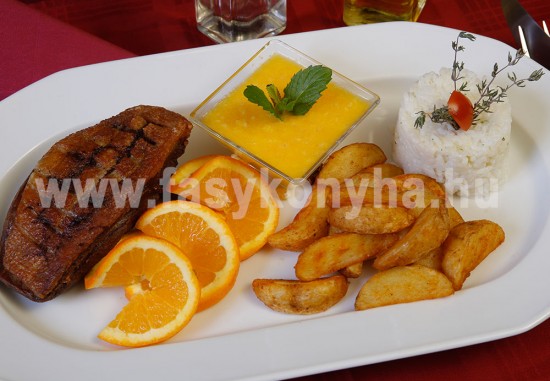 foetel Kakukkfűvel fűszerezett kacsamell narancsmártással vegyes körettel 