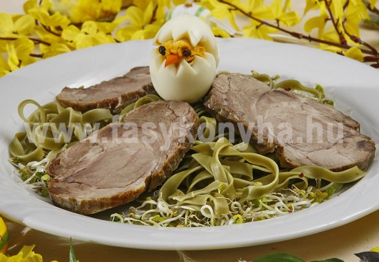 foetel Konfitált báránycomb spenótos tésztaágyon retekcsírával 