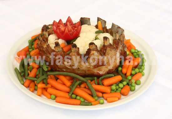 foetel Korona sült oldalas vajban párolt zöldségekkel