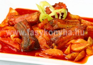 foetel Lecsós sertésoldalas sült burgonyával