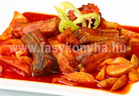 foetel Lecsós sertésoldalas sült burgonyával