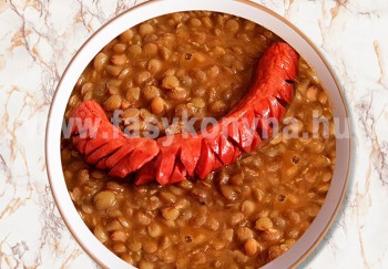 Lencsefőzelék sült virslivel