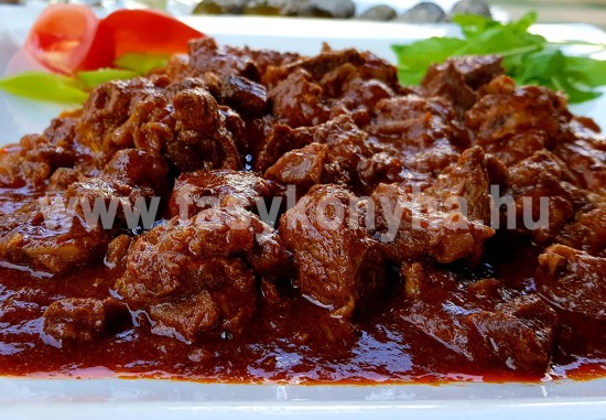 foetel Marhapörkölt 