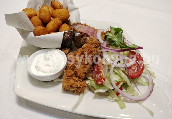 foetel Panko bundában sült füstölt főtt csülök mogyoróburgonyával friss salátával