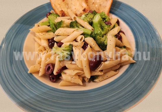 foetel Parmezános zöldséges penne