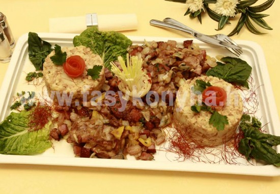 foetel Pulykapecsenye parasztosan krumplis tarhonyával 