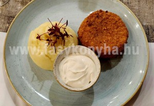Rántott Camembert burgonyapürével, majonézzel
