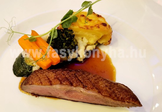 Rozé kacsamell zöldségekkel, karfiolpürével