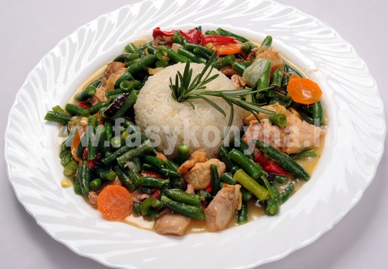 foetel Rozmaringos csirkeragu párolt rizzsel 