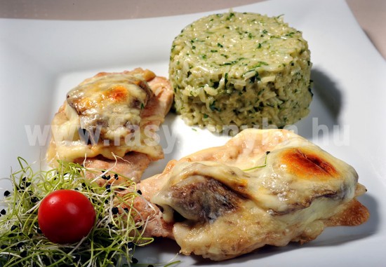 foetel Sajtos sertéskaraj jázminrizzsel