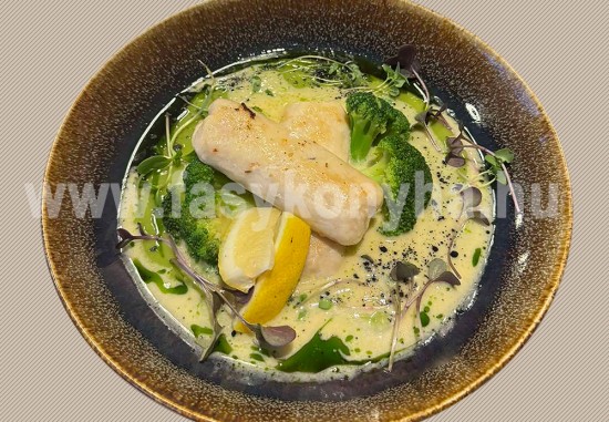 Süllőfilé brokkolis sajtmártással 