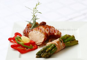 foetel Tárkonyos malackaraj baconbe tekert spárgával 