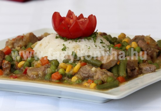 foetel Zöldséges sertésragu jázminrizzsel