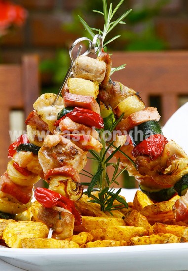 foetel Roston sült finom falatok nyárson grillezett burgonyával