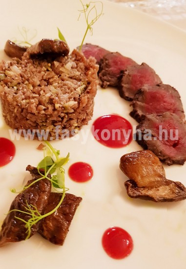 foetel Sertésszűzérme pirított tarhonyával vargányagombával 