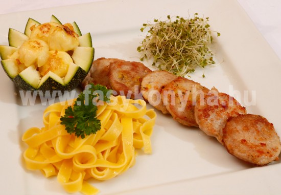 foetel Sertésszűzérme vajban párolt gömbcukkinivel metélt tésztával