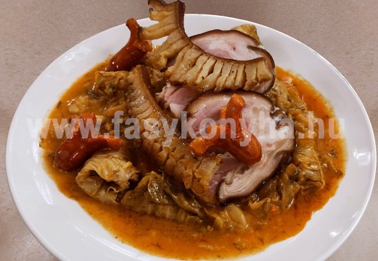 foetel Töltött káposzta gazdagon