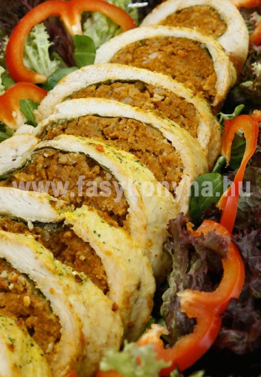 foetel Töltött pulykatekercs Ádi módra friss salátával