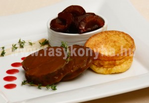 foetel Őzgerincfilé vörösboros szilvaraguval burgonyafánkkal