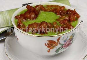 Zöldborsókrémleves bacon szalonnával 